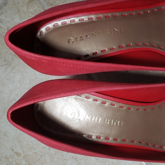 Red High Heels - Picture 5 of 10